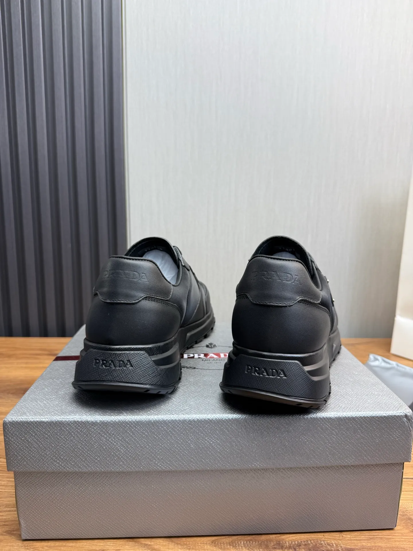 Factory price 580💰 [PRADA] Hot-selling men's shoes shipped 👏Official website synchronized ⬆️ Original cowhide fabric + cowhide lining, cowhide feet 🐮 1:1 shipment ✔️Original original bottom, 38-45 (45. Customized, non-refundable)